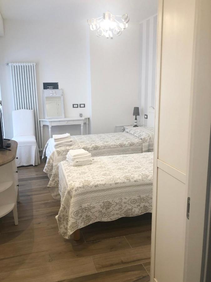 La Rosa Bianca Bed & Breakfast Rozzano Exterior photo